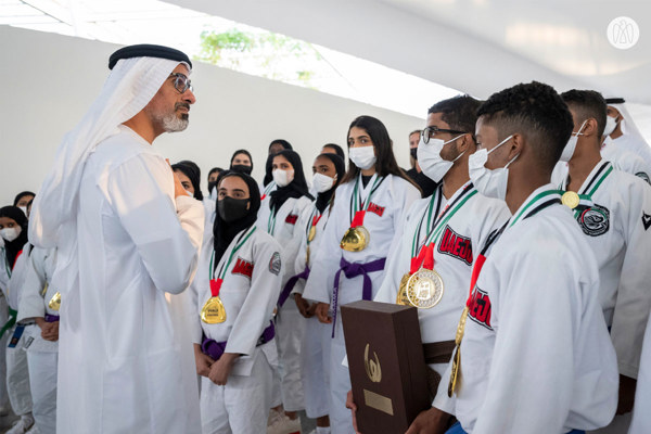 خالد بن محمد بن زايد يستقبل أبطال الإمارات في رياضة الجوجيتسو وأعضاء اللجنة المنظمة لبطولتي العالم للجوجيتسو وبطولة أبوظبي العالمية لمحترفي الجوجيتسو